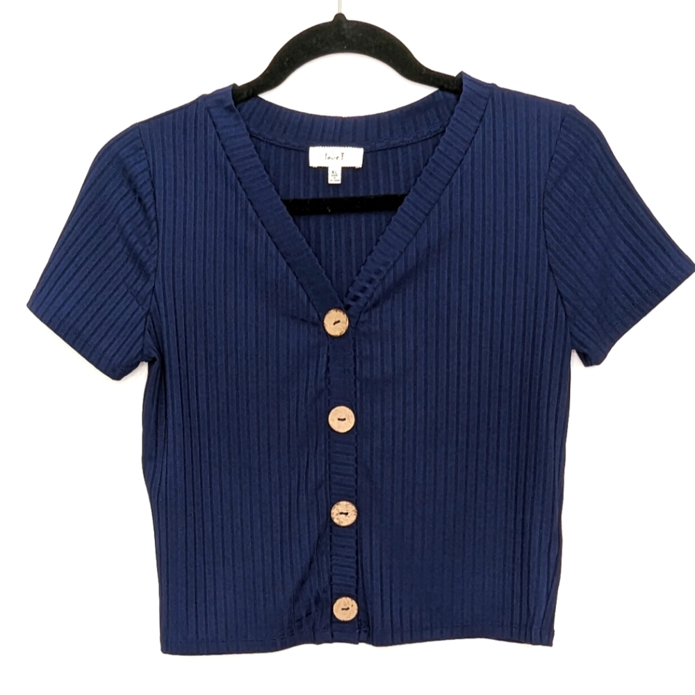 Big button crop top